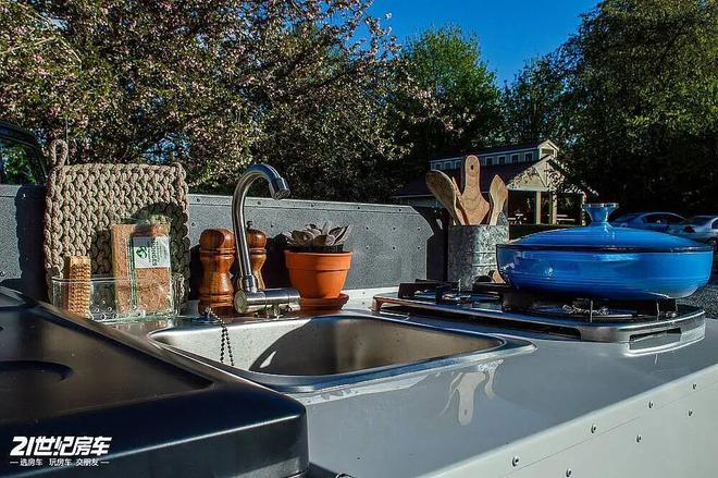 ll Boy 越野拖挂高顶+全铝+强越野！新葡京探险党终极选择！Mammoth Ta(图7)